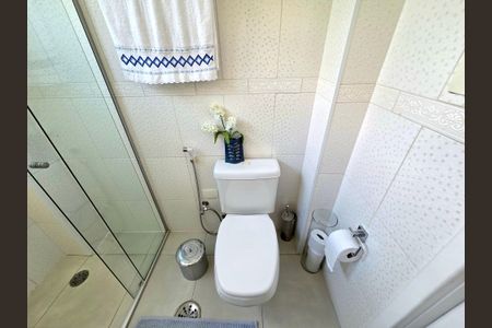 Apartamento à venda com 80m², 2 quartos e 1 vaga Apartamento à venda com 80m², 2 quartos e 1 vagaBanheiro Social