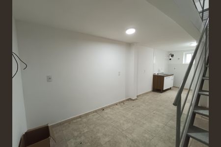 Sala/Cozinha de kitnet/studio para alugar com 1 quarto, 37m² em Parque Imperial, São Paulo