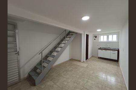 Studio para alugar com 37m², 1 quarto e sem vagaEscada