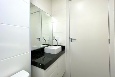 Apartamento para alugar com 55m², 2 quartos e 2 vagas Apartamento para alugar com 55m², 2 quartos e 2 vagasBanheiro