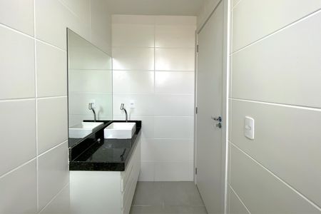 Apartamento para alugar com 55m², 2 quartos e 2 vagas Apartamento para alugar com 55m², 2 quartos e 2 vagasBanheiro