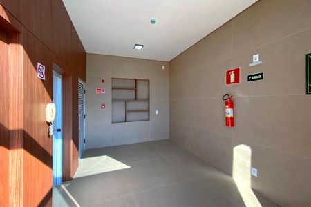 Apartamento para alugar com 55m², 2 quartos e 2 vagas Apartamento para alugar com 55m², 2 quartos e 2 vagasÁrea comum - Hall