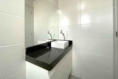Apartamento para alugar com 55m², 2 quartos e 2 vagas Apartamento para alugar com 55m², 2 quartos e 2 vagasBanheiro da Suíte 1