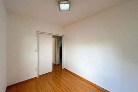 Quarto de apartamento para alugar com 2 quartos, 40m² em Sagrada Família, Belo Horizonte