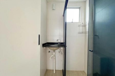 Banheiro Social de apartamento para alugar com 2 quartos, 40m² em Sagrada Família, Belo Horizonte