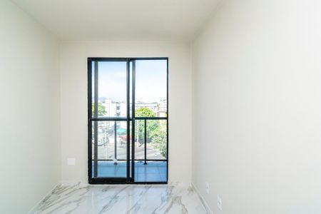 Sala de apartamento para alugar com 2 quartos, 51m² em Irajá, Rio de Janeiro