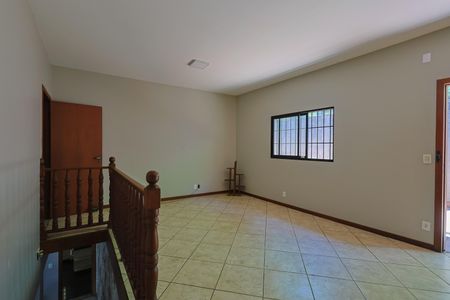 Sala 2 de casa à venda com 3 quartos, 450m² em Alto Caiçaras, Belo Horizonte