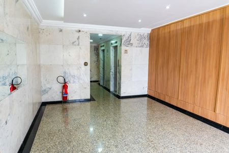 Apartamento para alugar com 67m², 2 quartos e sem vagaHall social