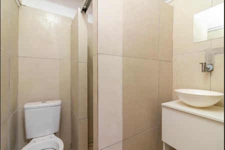 Banheiro de kitnet/studio para alugar com 1 quarto, 15m² em Santana, São Paulo