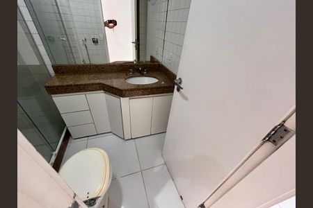 Apartamento para alugar com 160m², 4 quartos e 2 vagas Apartamento para alugar com 160m², 4 quartos e 2 vagasBanheiro