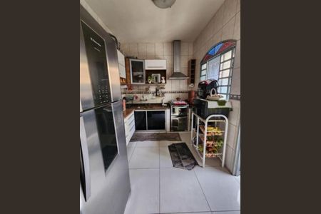 Cozinha de casa à venda com 2 quartos, 225m² em Arvoredo, Contagem