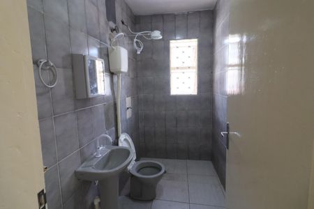 Banheiro de casa para alugar com 1 quarto, 40m² em Santo Antônio, Osasco