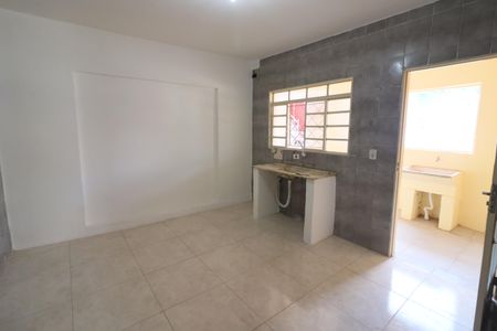 Cozinha de casa para alugar com 1 quarto, 40m² em Santo Antônio, Osasco