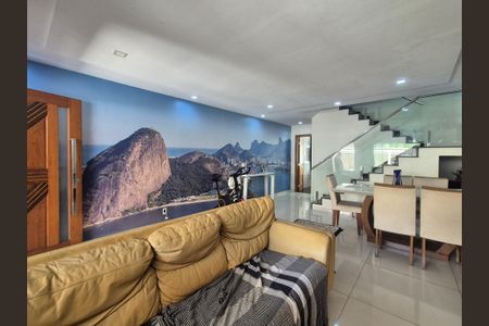 Sala  de casa de condomínio à venda com 4 quartos, 200m² em Jacarepaguá, Rio de Janeiro