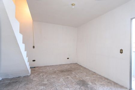 Sala de casa para alugar com 2 quartos, 89m² em Parque Sao Rafael, São Paulo