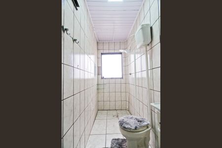 Banheiro de casa para alugar com 2 quartos, 45m² em Jardim Bandeirantes (zona Norte), São Paulo