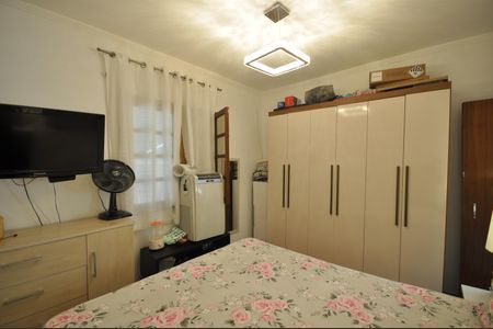 Quarto 1 de casa para alugar com 2 quartos, 140m² em Vila Mazzei, São Paulo