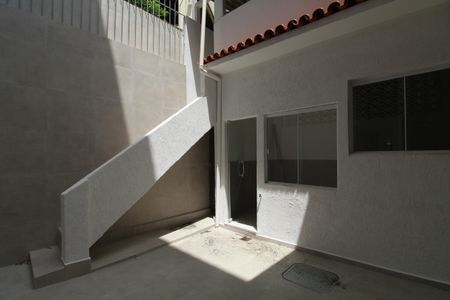 Casa de condomínio para alugar com 60m², 2 quartos e sem vagaQuintal