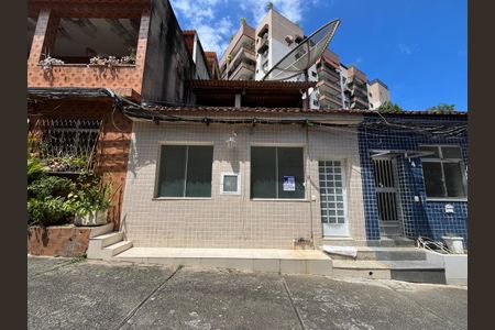 Casa de condomínio para alugar com 60m², 2 quartos e sem vaga Casa de condomínio para alugar com 60m², 2 quartos e sem vagaFachada