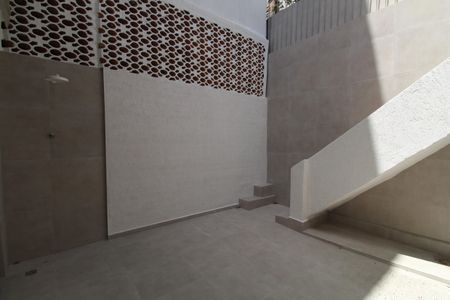 Casa de condomínio para alugar com 60m², 2 quartos e sem vagaQuintal