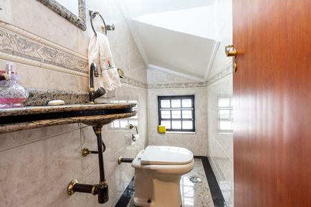 Lavabo de casa para alugar com 4 quartos, 157m² em Vila Romana, São Paulo