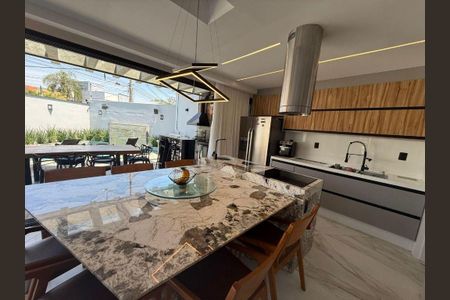 Casa à venda com 3 quartos, 209m² em Camboinhas, Niterói