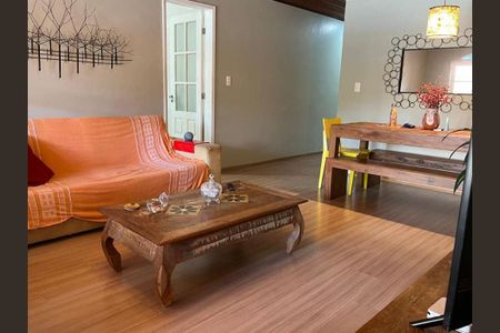 Casa à venda com 3 quartos, 172m² em Itaipu, Niterói