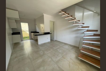 Sala de casa de condomínio para alugar com 2 quartos, 47m² em Chácara Ondas Verdes, Cotia