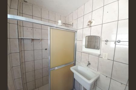 Banheiro de apartamento para alugar com 1 quarto, 27m² em Centro, São Vicente