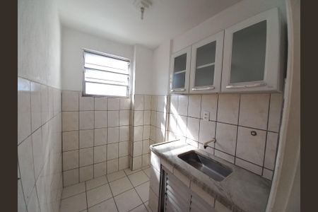 Cozinha de apartamento para alugar com 1 quarto, 27m² em Centro, São Vicente