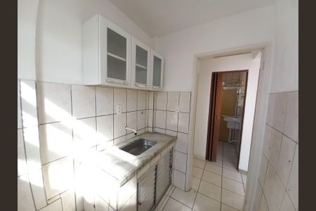Cozinha de apartamento para alugar com 1 quarto, 27m² em Centro, São Vicente