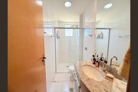 Apartamento à venda com 78m², 2 quartos e 2 vagasBanheiro 