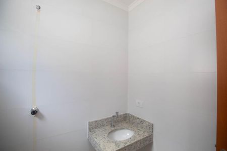 Banheiro  de apartamento à venda com 1 quarto, 28m² em Vila Mazzei, São Paulo