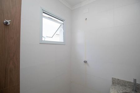 Banheiro  de apartamento à venda com 1 quarto, 28m² em Vila Mazzei, São Paulo