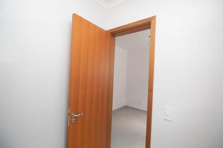 Banheiro  de apartamento à venda com 1 quarto, 28m² em Vila Mazzei, São Paulo
