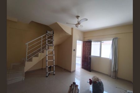Sala de casa de condomínio para alugar com 2 quartos, 60m² em Curicica, Rio de Janeiro