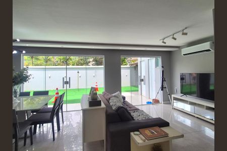 Sala  de casa de condomínio para alugar com 4 quartos, 350m² em Recreio dos Bandeirantes, Rio de Janeiro