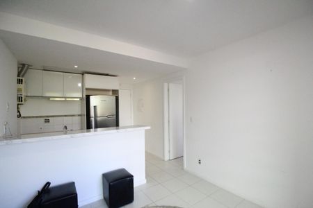 Sala de apartamento para alugar com 1 quarto, 52m² em Barra da Tijuca, Rio de Janeiro