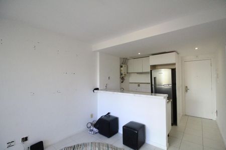 Sala de apartamento para alugar com 1 quarto, 52m² em Barra da Tijuca, Rio de Janeiro
