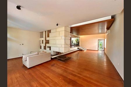 Casa à venda com 4 quartos, 525m² em Granja Julieta, São Paulo