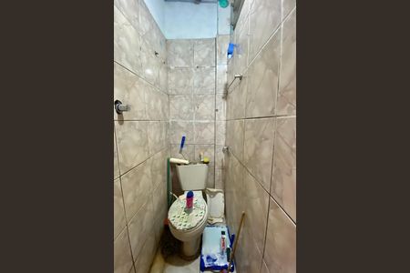 Banheiro  de kitnet/studio para alugar com 1 quarto, 14m² em Copacabana, Rio de Janeiro