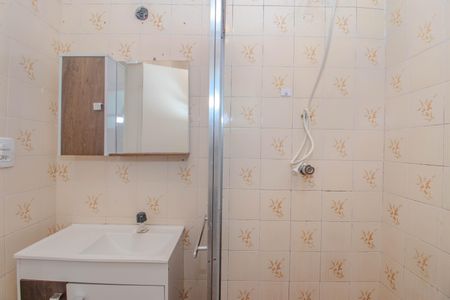 Banheiro de apartamento para alugar com 1 quarto, 40m² em Passo D’areia, Porto Alegre