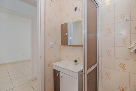 Banheiro de apartamento para alugar com 1 quarto, 40m² em Passo D’areia, Porto Alegre
