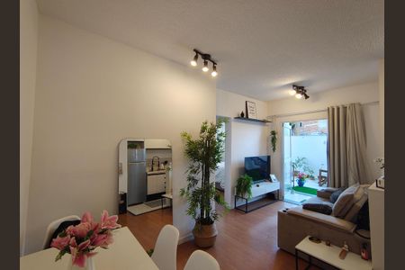 Apartamento à venda com 74m², 2 quartos e 1 vaga Apartamento à venda com 74m², 2 quartos e 1 vagaSala