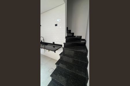 Apartamento à venda com 80m², 2 quartos e 1 vagaEscada