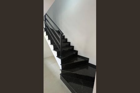 Apartamento à venda com 79m², 2 quartos e 1 vagaEscada