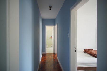 Corredor Quartos de apartamento para alugar com 2 quartos, 65m² em São João, Porto Alegre