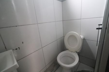 Banheiro de apartamento à venda com 2 quartos, 57m² em Santo Afonso, Novo Hamburgo