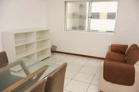 Sala de apartamento para alugar com 3 quartos, 68m² em Jardim Armação, Salvador