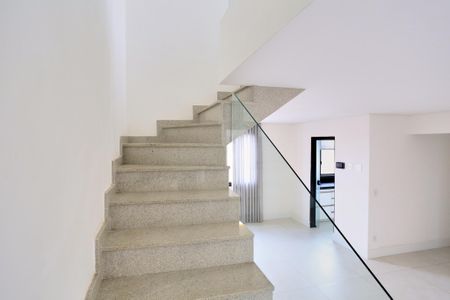 Apartamento para alugar com 190m², 3 quartos e 2 vagasEscada